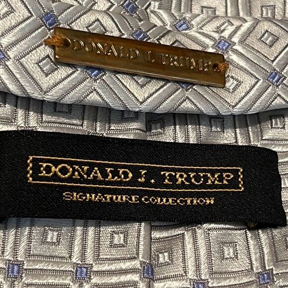 Donald Trump Signature Collection Men's Neck Tie Silver And Blue Square Pattern - Picture 5 of 10